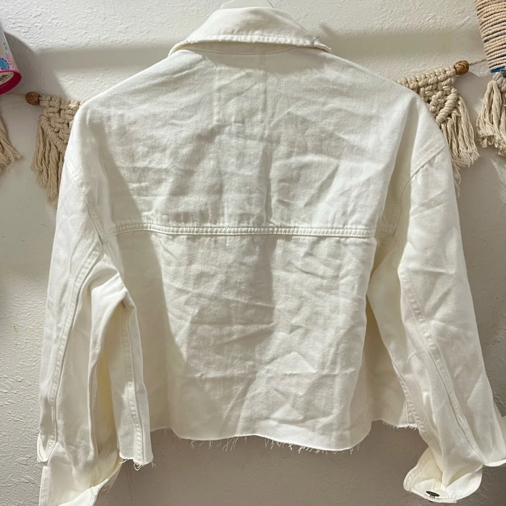 aerie Off-White Cropped Denim Jacket with Black Buttons - Picture 3 of 3